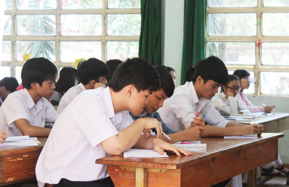  Học sinh lớp 12 Trường THPT Long Khánh trong giờ học