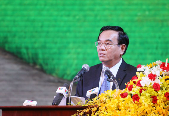 Đồng chí Bí thư Tỉnh ủy Trần Đình Thành phát biểu về định hướng chỉ đạo công tác xây dựng nông thôn mới của tỉnh trong thời gian tới (Ảnh: CôngNghĩa)