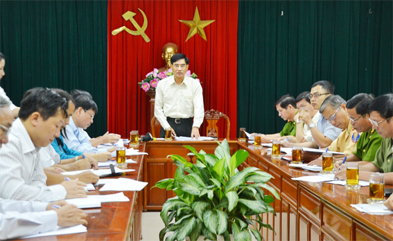 Phó chủ tịch UBND tỉnh Trần Văn Vĩnh làm việc với các sở, ngành về đảm bảo trật tự an toàn giao thông trong dịp Tết Nguyên đán