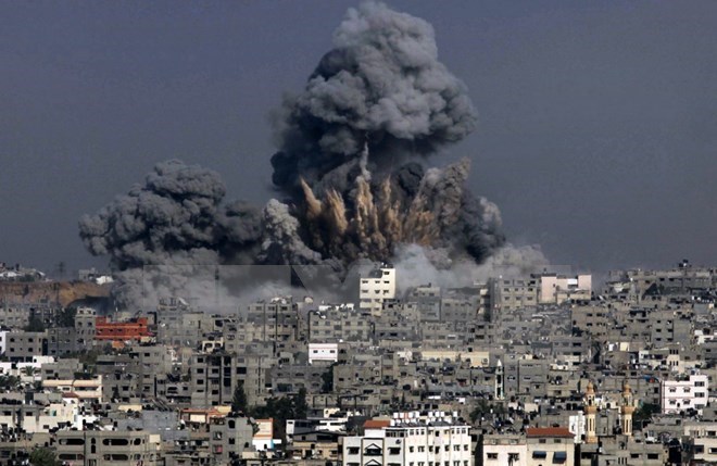 Máy bay Israel oanh kích xuống Dải Gaza ngày 29/6/2014. (Nguồn: AFP/TTXVN)