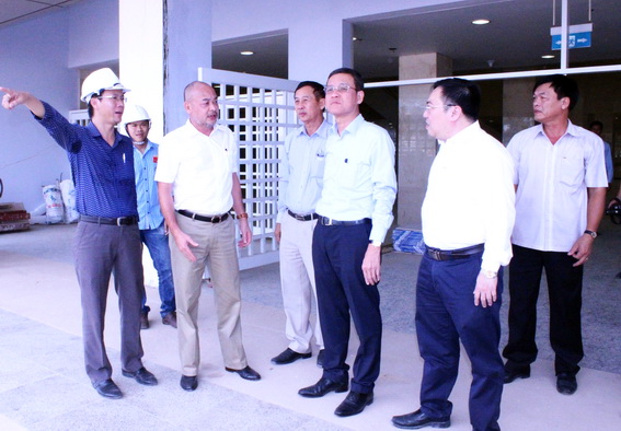 Chủ tịch UBND tỉnh Đinh Quốc Thái thăm công trình Bệnh viện đa khoa Đồng Nai mới.