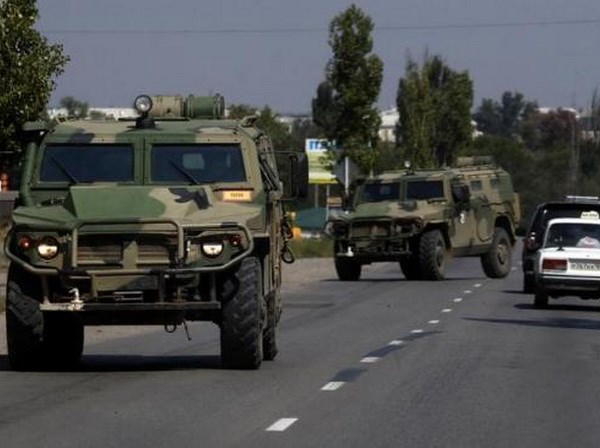 Xe bọc thép của quân đội Nga ở Kamensk-Shakhtinsky, khu vực Rostov, gần biên giới với Ukraine. (Nguồn: Reuters)