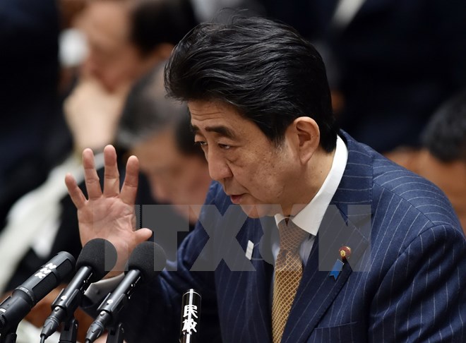 Thủ tướng Nhật Bản Shinzo Abe phát biểu tại phiên họp của Ủy ban ngân sách Hạ viện ở Tokyo ngày 13/3. (Nguồn: AFP/TTXVN)