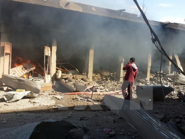 Những tòa nhà bị IS chiếm giữ làm căn cứ bị sập sau vụ không kích của không quân Iraq ở Fallujah ngày 3/3 vừa qua. (Nguồn: THX/TTXVN)