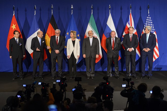Trưởng đoàn đàm phán của Iran và nhóm P5+1 tại buổi họp báo sau khi kết thúc đàm phán ở Lausanne. (Nguồn: AFP)
