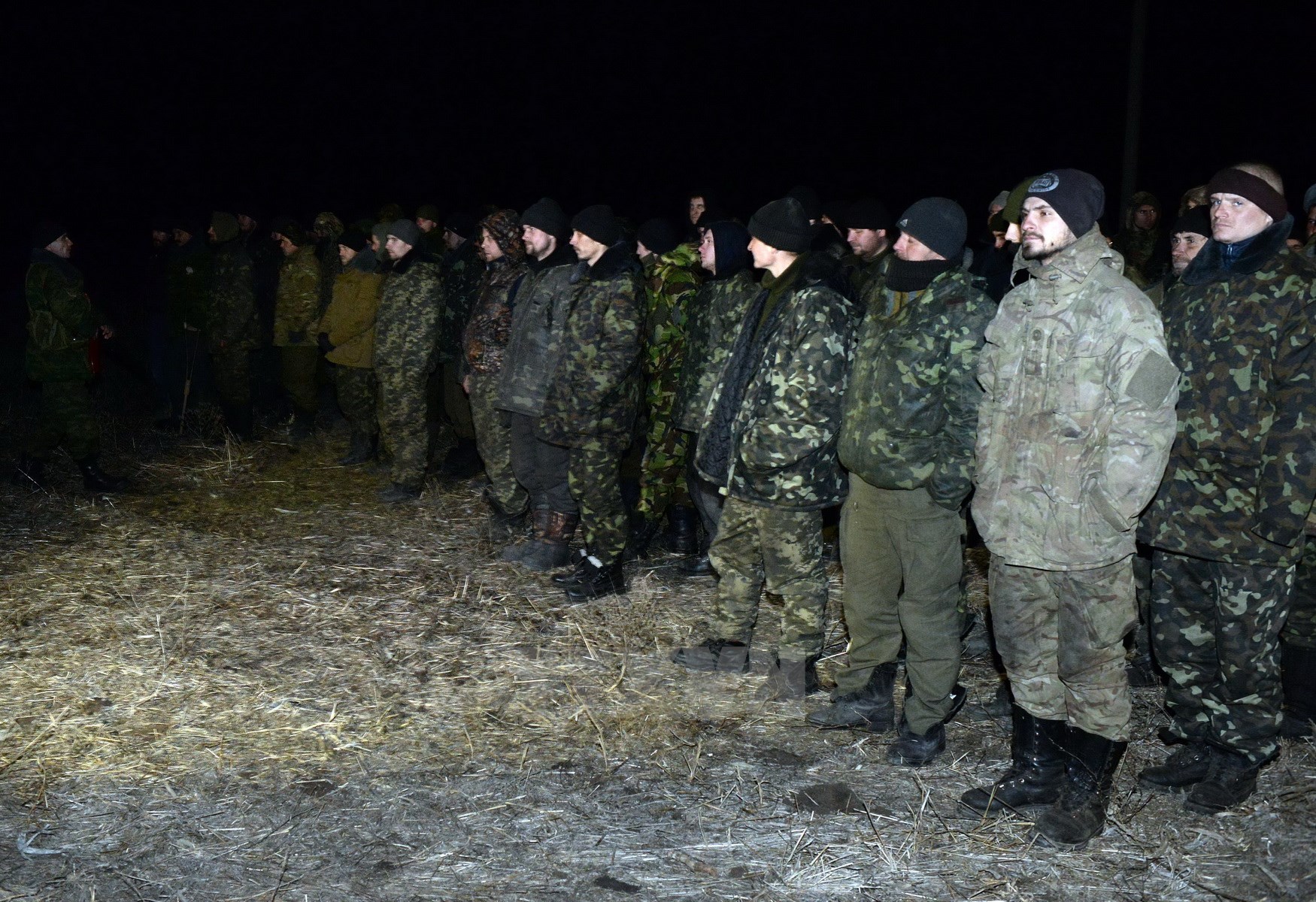 Các tù binh thuộc lực lượng ly khai tại cuộc trao đổi ở thành phố Frunze, gần Lugansk. (Nguồn: AFP/TTXVN)