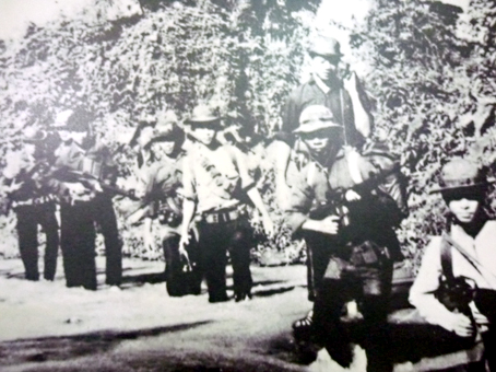 Bộ đội K8 Xuân Lộc trên đường ra trận.