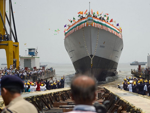Tàu khu trục INS Visakhapatnam. (Nguồn: AFP)