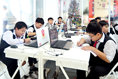  Học sinh Trường quốc tế APC Đồng Nai (TP.Biên Hòa) trong giờ học Tin học. Đây là ngôi trường quốc tế đầu tiên của Đồng Nai, được thành lập năm 2010.