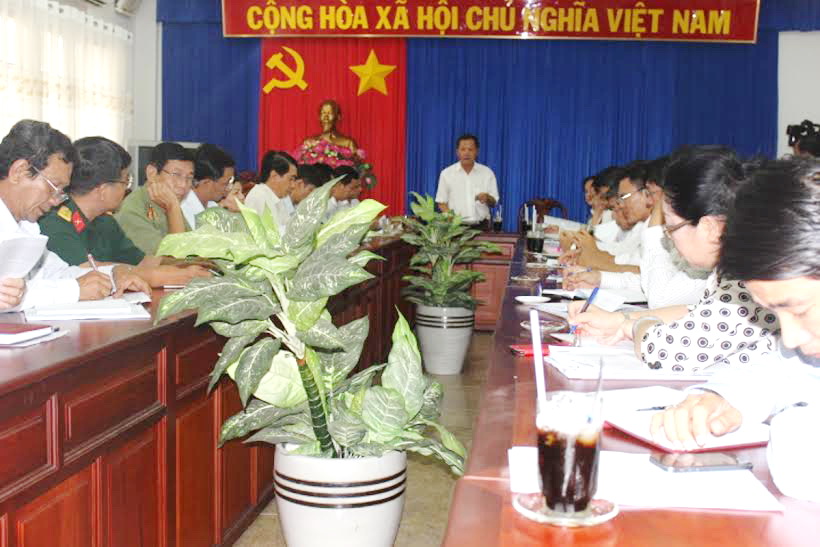 Phó chủ tịch UBND tỉnh Trần Minh Phúc chủ trì buổi làm việc