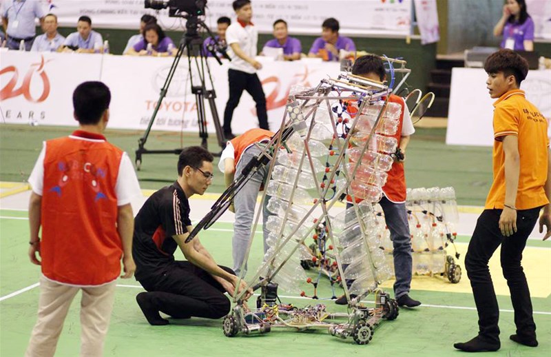 LH-Seed là đội robot đầu tiên của Trường đại học Lạc Hồng lọt vào vòng 1/16 (ảnh:LH Photo)