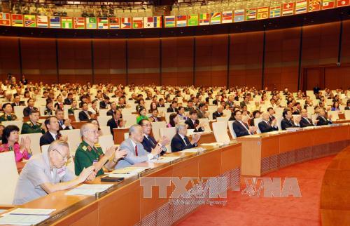 Các đồng chí lãnh đạo Đảng , Nhà nước và các đại biểu dự khai mạc Kỳ họp. Ảnh: TTXVN