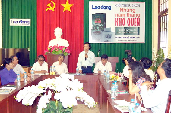  Đồng chí Bùi Quang Huy, Phó trưởng ban Ban Tuyên giáo Tỉnh ủy phát biểu tại buổi lễ ra mắt cuốn sách “Những năm tháng khó quên”