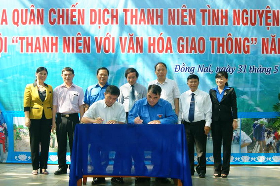 Tỉnh đoàn và Sở Giao thông vận tải ký kết chương trình phối hợp