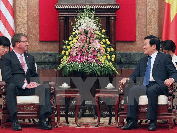 Chủ tịch nước Trương Tấn Sang tiếp Bộ trưởng Quốc phòng Hoa Kỳ Ashton Carter. (Ảnh: TTXVN)