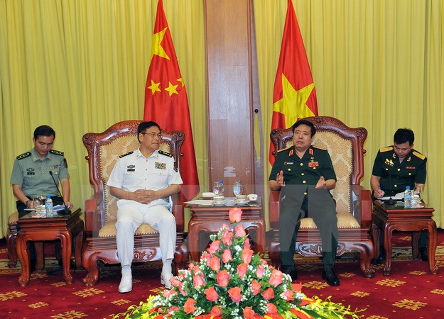 Đại tướng Phùng Quang Thanh, Bộ trưởng Bộ Quốc phòng tiếp Thượng tướng Tôn Kiến Quốc, Phó Tổng Tham mưu trưởng Quân đội Trung Quốc. (Ảnh: TTXVN)