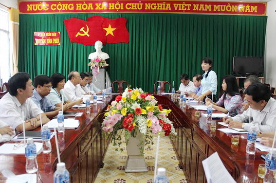 Bà Nguyễn Thị Thu Hiền, Trưởng ban văn hóa - xã hội HĐND tỉnh, Trưởng đoàn giám sát phát biểu tại buổi làm việc. 
