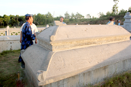Mộ Nguyễn Hữu Cảnh tại Quảng Bình sau khi được cải táng, trùng tu và tôn tạo
