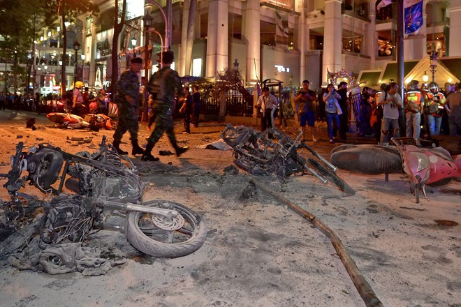 Hiện trường vụ nổ bom ở trung tâm Bangkok, ngày 17/8. (Nguồn: AFP/TTXVN)