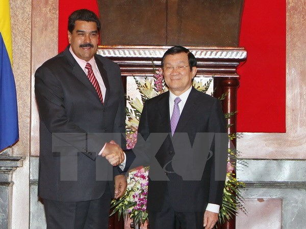 Chủ tịch nước Trương Tấn Sang đón Tổng thống Nicolás Maduro Moros. (Ảnh: TTXVN)