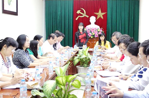 Bà Nguyễn Thị Thu Hiền phát biểu tại buổi làm việc