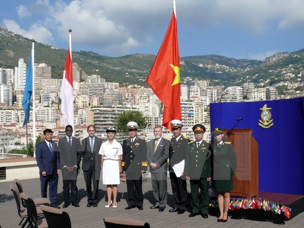 Các đại biểu dự Lễ thượng cờ đánh dấu việc Việt Nam trở thành thành viên thứ 84 của tổ chức Thủy đạc quốc tế. (Nguồn: TTXVN)