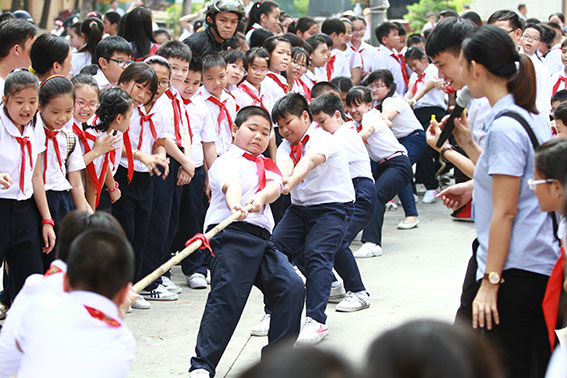 Học sinh Trường Trịnh Hoài Đưc vui chơi sau buổi khai giảng