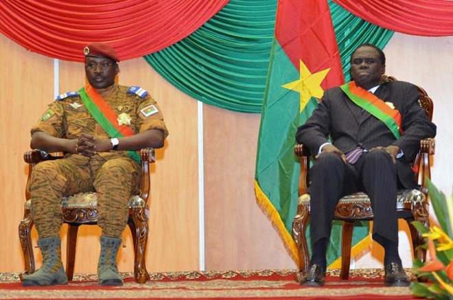 Tổng thống Burkina Faso Michel Kafando (phải) và Thủ tướng Isaac Zida. (Nguồn: AFP)