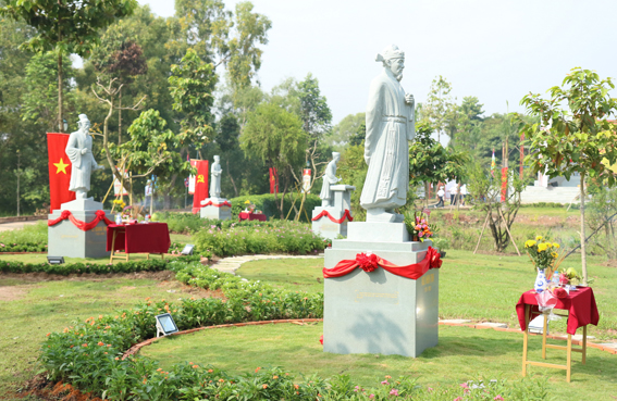 Một góc “Vườn tượng Danh nhân văn hóa”.