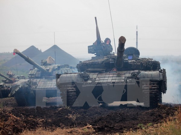 Tay súng ly khai làm nhiệm vụ trong một chiến dịch quân sự ở thị trấn Torez thuộc khu vực Donetsk. (Nguồn: AFP/TTXVN)
