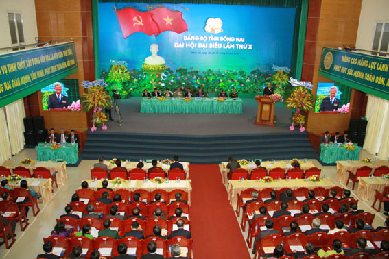 Đồng chí Nguyễn Phú Cường, Ủy viên dự khuyết Trung ương Đảng, Bí thư Tỉnh ủy khóa X, phát biểu bế mạc đại hội.