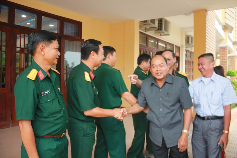  Đại tướng Nép Son, Phó tổng Tham mưu trưởng, kiêm Chủ nhiệm Tổng cục Hậu cần và đại diện một số cơ quan thuộc Quân đội Hoàng gia Campuchia đã đến thăm và chào xã giao lãnh đạo Bộ Chỉ huy quân sự