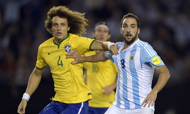 David Luiz bị đuổi ở cuối trận song Argentina vẫn không thể thắng Brazil (nguồn: Reuters)