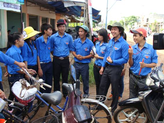 Đội thanh niên tình nguyện bảo đảm an toàn giao thông xã Hiệp Phước (Nhơn Trạch)  trước giờ “xuất quân”