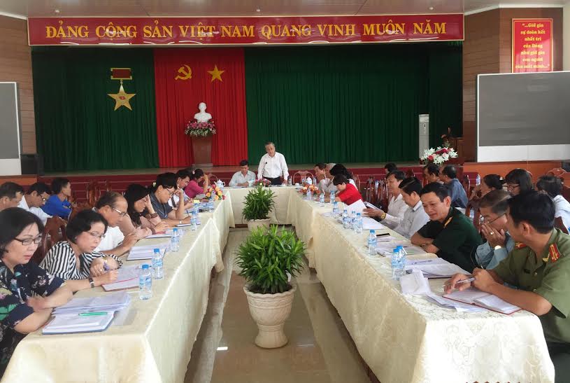 Đồng chí Huỳnh Văn Tịnh phát biểu tại buổi làm việc với Thành ủy Biên Hòa
