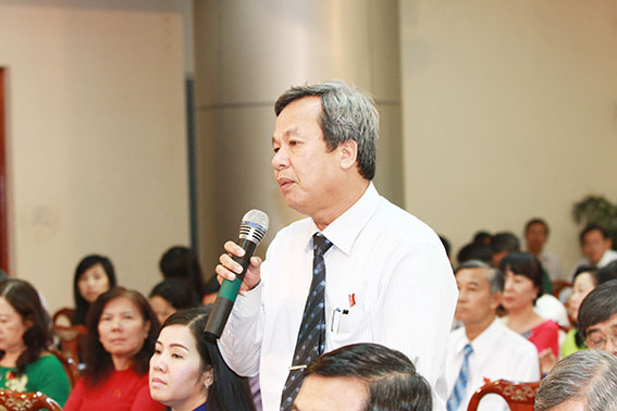 Đại biểu Lê Mạnh Dũng, Chủ tịch UBND huyện Nhơn Trạch phát biểu tại phiên thảo luận tổ