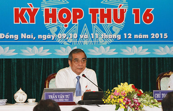 Đồng chí Trần Văn Tư, Phó Bí thư Thường trực Tỉnh ủy, Chủ tịch HĐND tỉnh chủ trì phiên thảo luận tổ