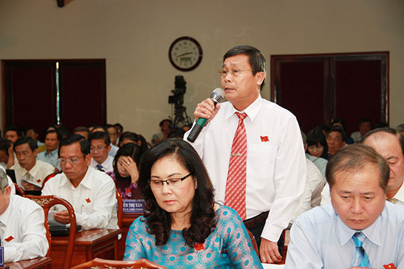 Đại biểu Lê Văn Dành, tổ đại biểu TP.Biên Hòa đặt câu hỏi tại phiên chất vấn