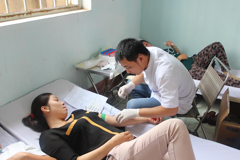 Cán bộ, nhân dân trong tỉnh tham gia hiến máu tình nguyện