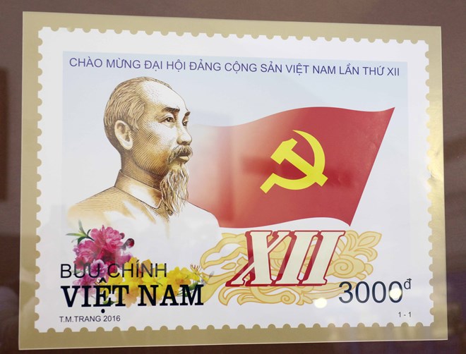 Mẫu tem “Chào mừng Đại hội Đảng Cộng sản Việt Nam lần thứ XII”. (Ảnh: Doãn Đức/Vietnam+)