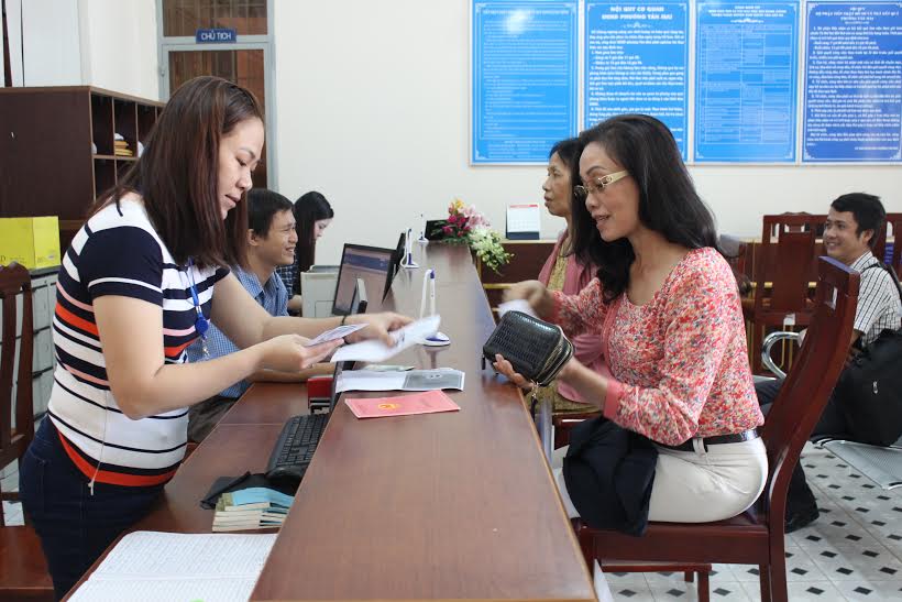 Trong năm 2016, ngành nội vụ tiếp tục hoàn thiện cơ chế một cửa liên thông hiện đại. Công chức Bộ phận một cửa hiện đại UBND phường Tân Mai (TP.Biên Hòa) tiếp dân.