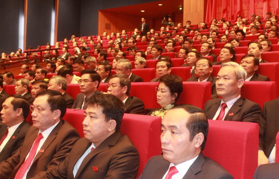 Bí thư Tỉnh ủy Đồng Nai Nguyễn Phú Cường (bìa phải) là một trong 180 Ủy viên Ban chấp hành Trung ương chính thức của khóa XII