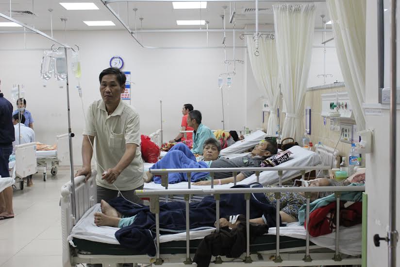  Bác sĩ Khoa cấp cứu Bệnh viện đa khoa Đồng Nai cấp cứu cho bệnh nhân bị tai nạn giao thôn