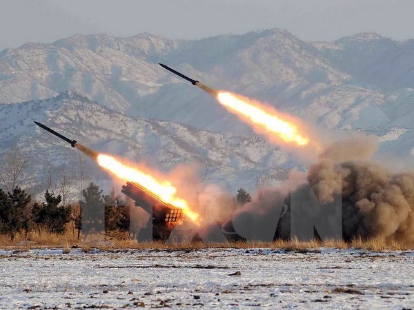  Quân đội Triều Tiên diễn tập bắn tên lửa tại một địa điểm bí mật ở Triều Tiên. (Nguồn: AFP/ TTXVN)