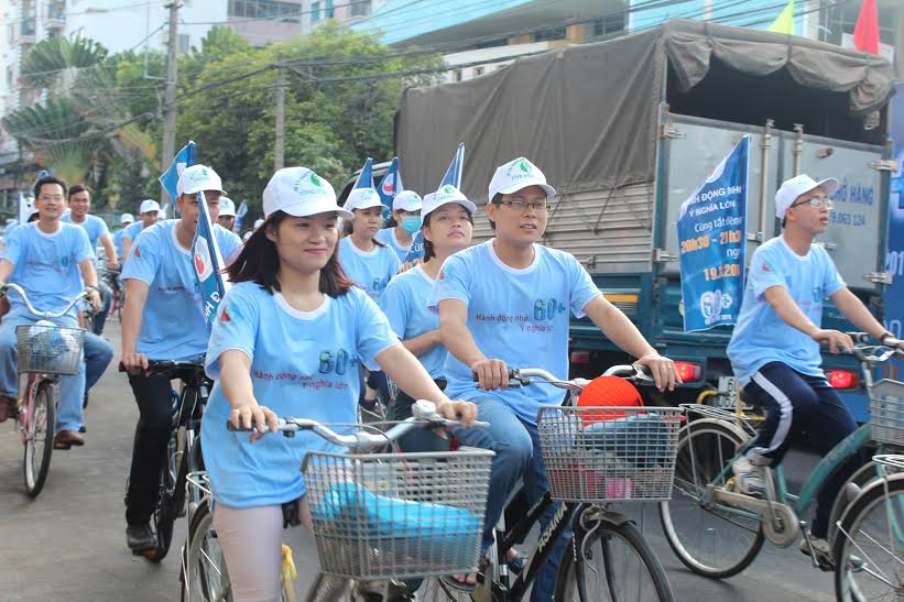 Đoàn viên, thanh niên Đoàn khối các cơ quan tỉnh diễu hành xe đạp tuyên truyền hưởng ứng giờ trái đất 2016