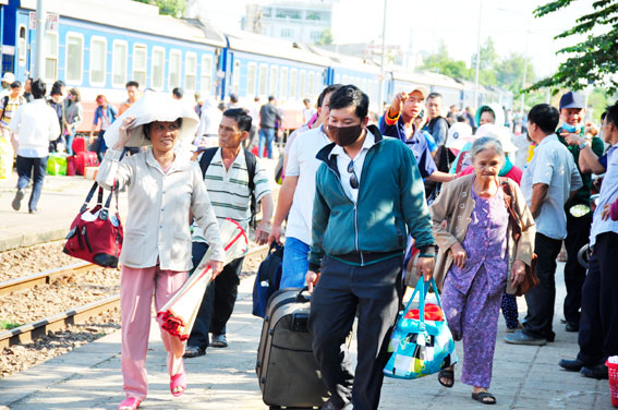 Hành khách xuống ga Biên Hòa