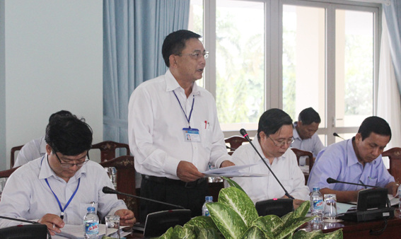 Ông Nguyễn Văn Thuộc, Phó Chủ tịch Ủy ban bầu cử tỉnh, Giám đốc Sở Nội vụ báo cáo tình hình triển khai công tác bầu cử.