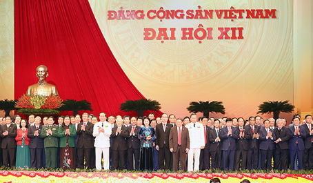 Ban Chấp hành Trung ương khóa XII ra mắt Đại hội.
