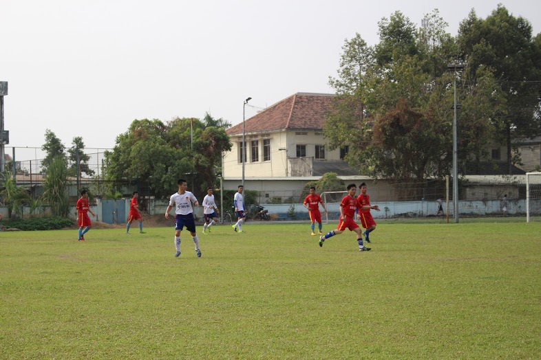 rận đấu giữa đội công an huyện Nhơn Trạch và Liên quân cảnh sát (đương kim vô địch mùa giải năm 2015)