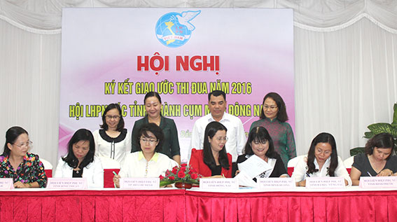  Hội Liên hiệp phụ nữ 7 tỉnh thành miền Đông Nam Bộ cùng ký kết giao ước thi đua